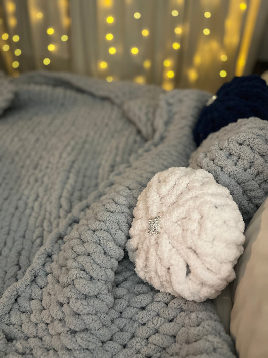 Misty Gray Chunky Knit Blanket