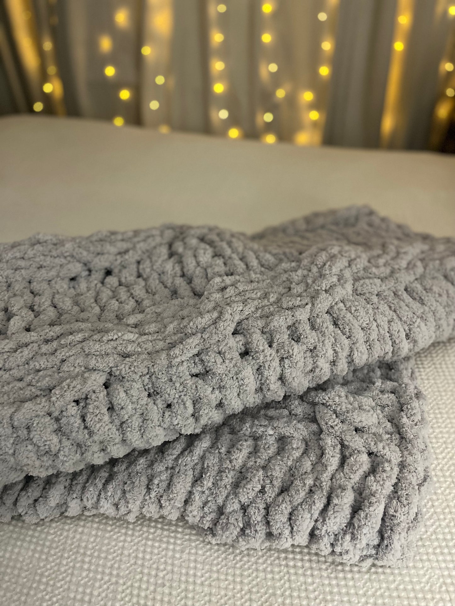 Colossol Classic Cable Chunky Knit Blanket
