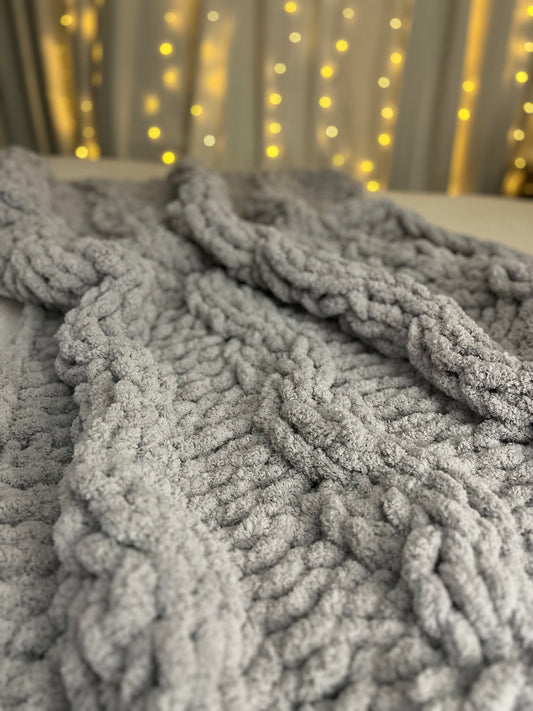 Colossol Classic Cable Chunky Knit Blanket