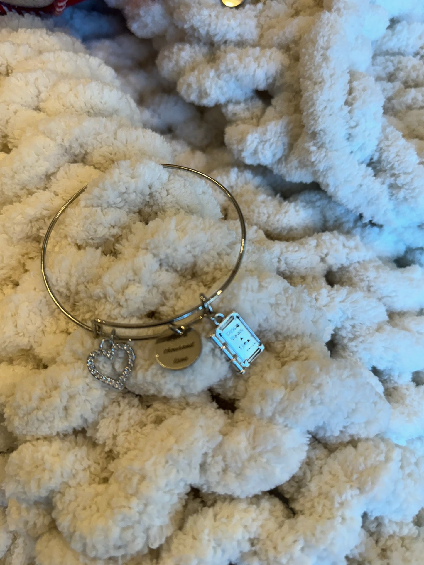 Holiday White Blanket & Bracelet