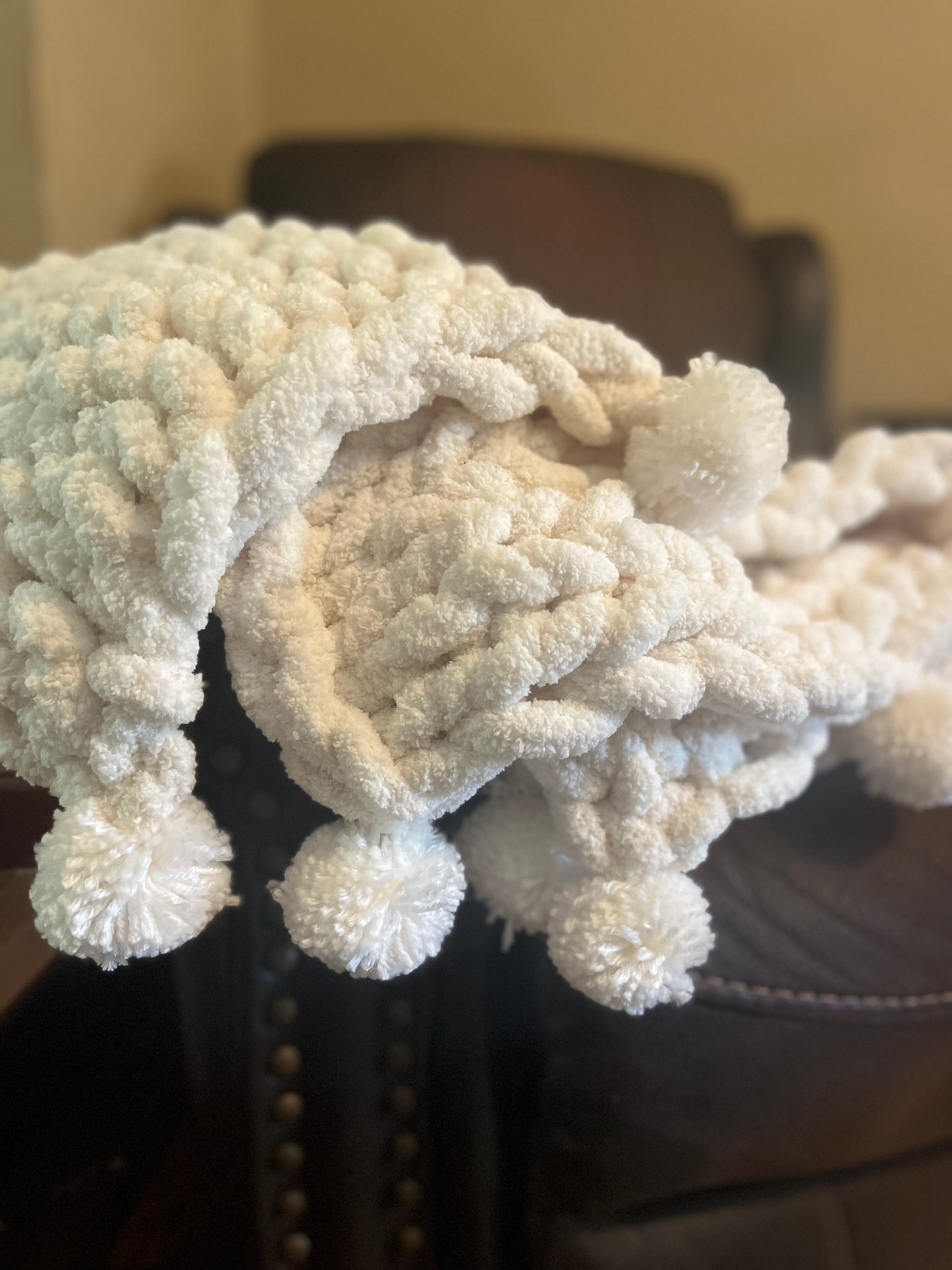 Holiday Vintage White Chunky Knit Throw With Pom Poms