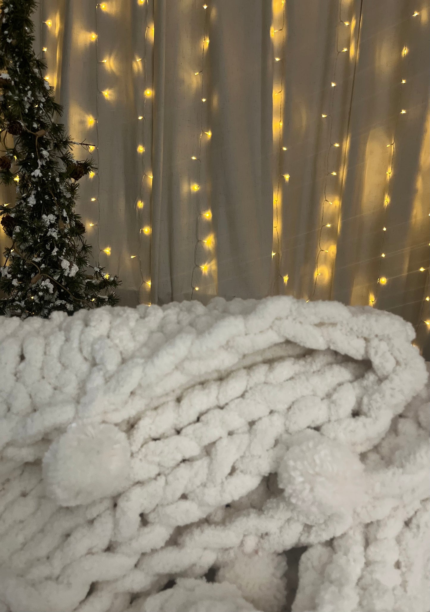Holiday Vintage White Chunky Knit Throw With Pom Poms
