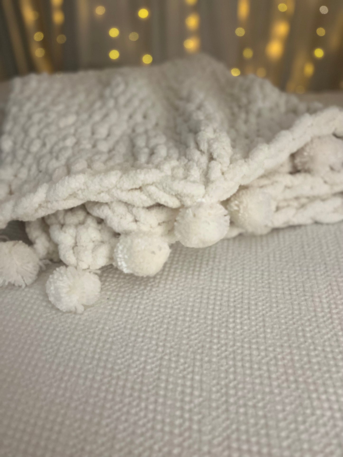 Holiday Vintage White Chunky Knit Throw With Pom Poms
